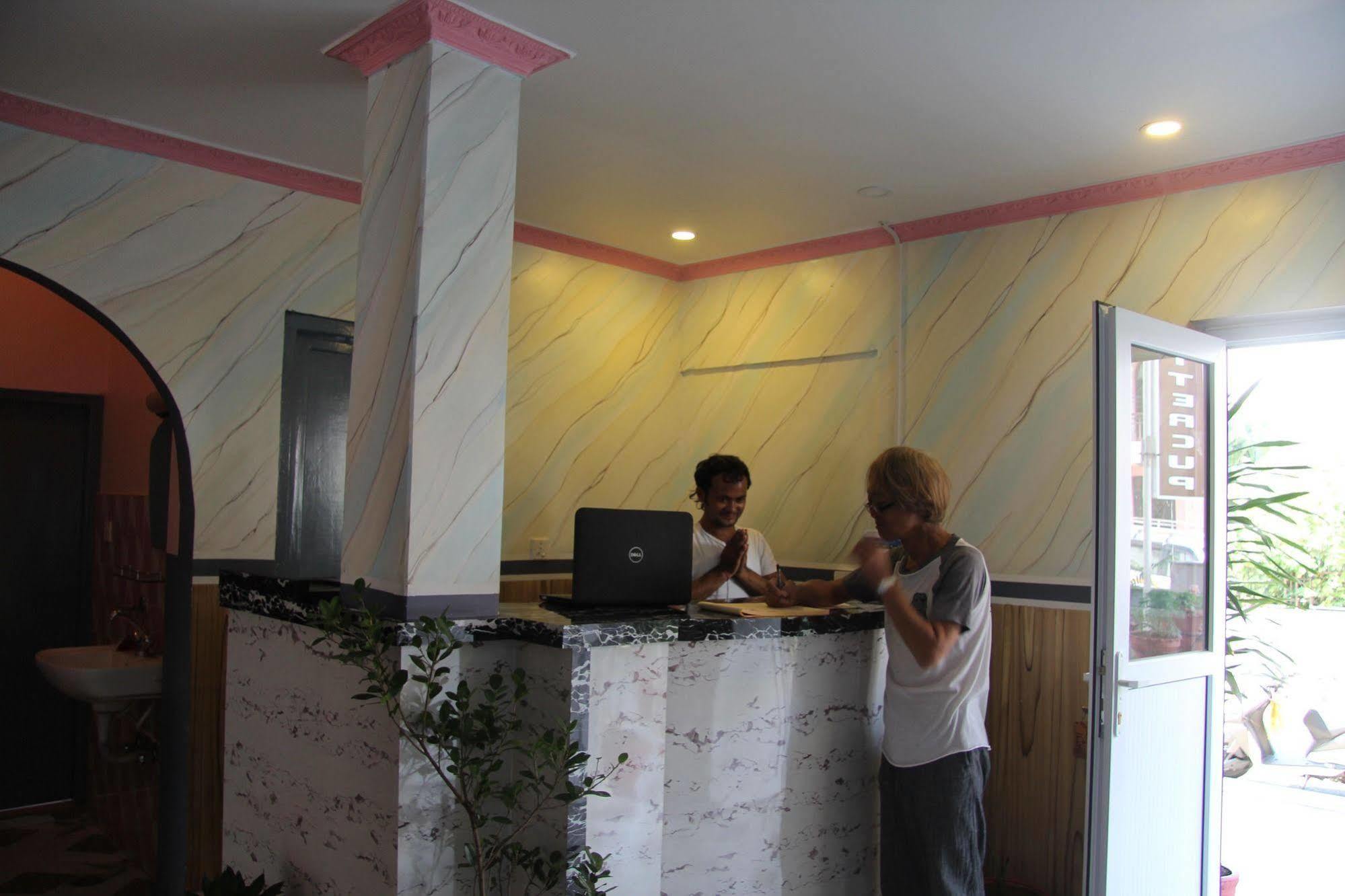 Hotel Buttercup Похара Екстериор снимка